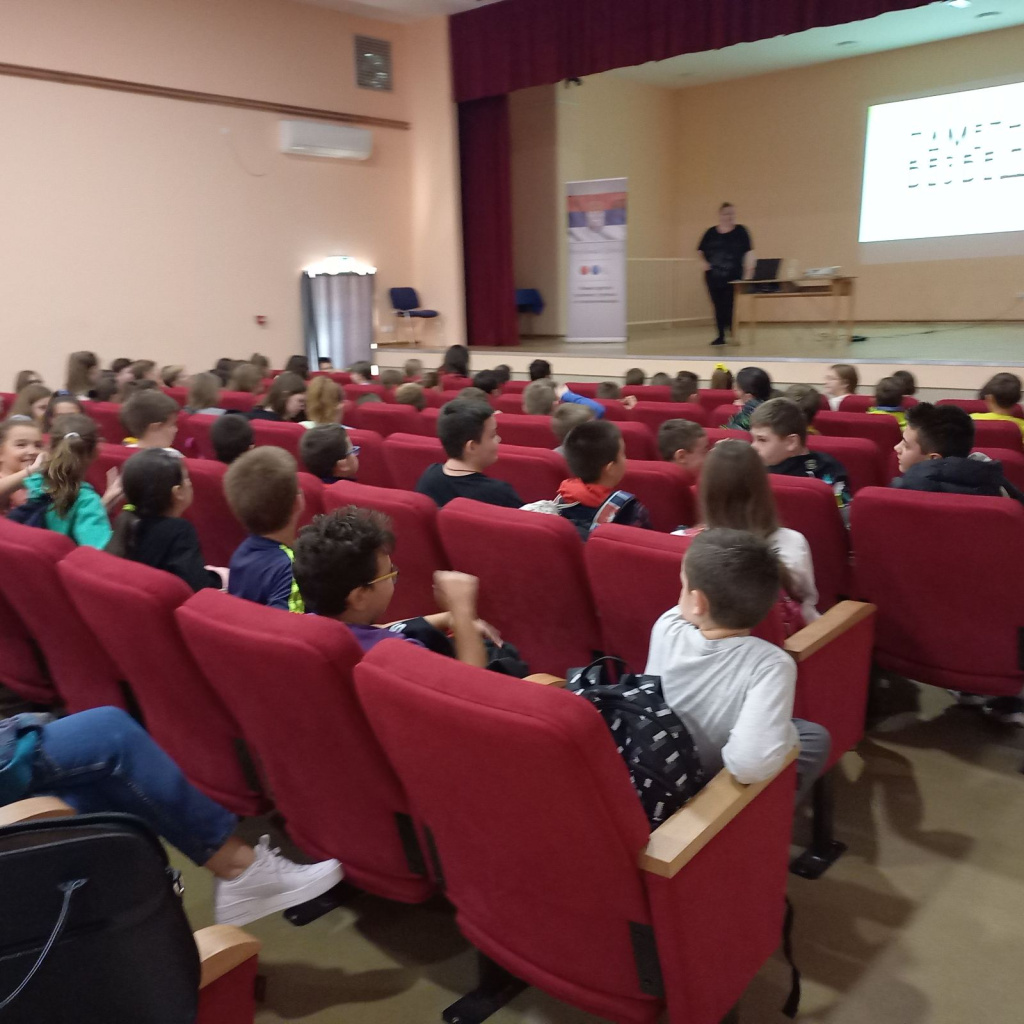 IMG-17c5df541449889266038efa3e5671a9-V.jpg IMG-17c5df541449889266038efa3e5671a9-V.jpg